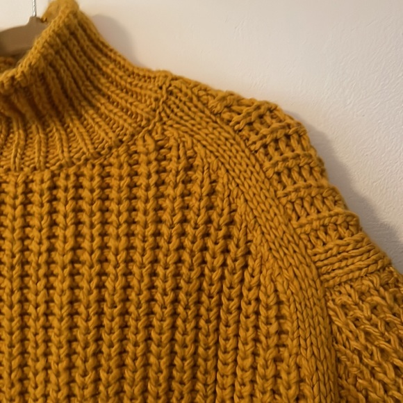 H&M Mustard Golden Yellow Chunky Knit Cropped Turtleneck Sweater - Picture 6 of 6